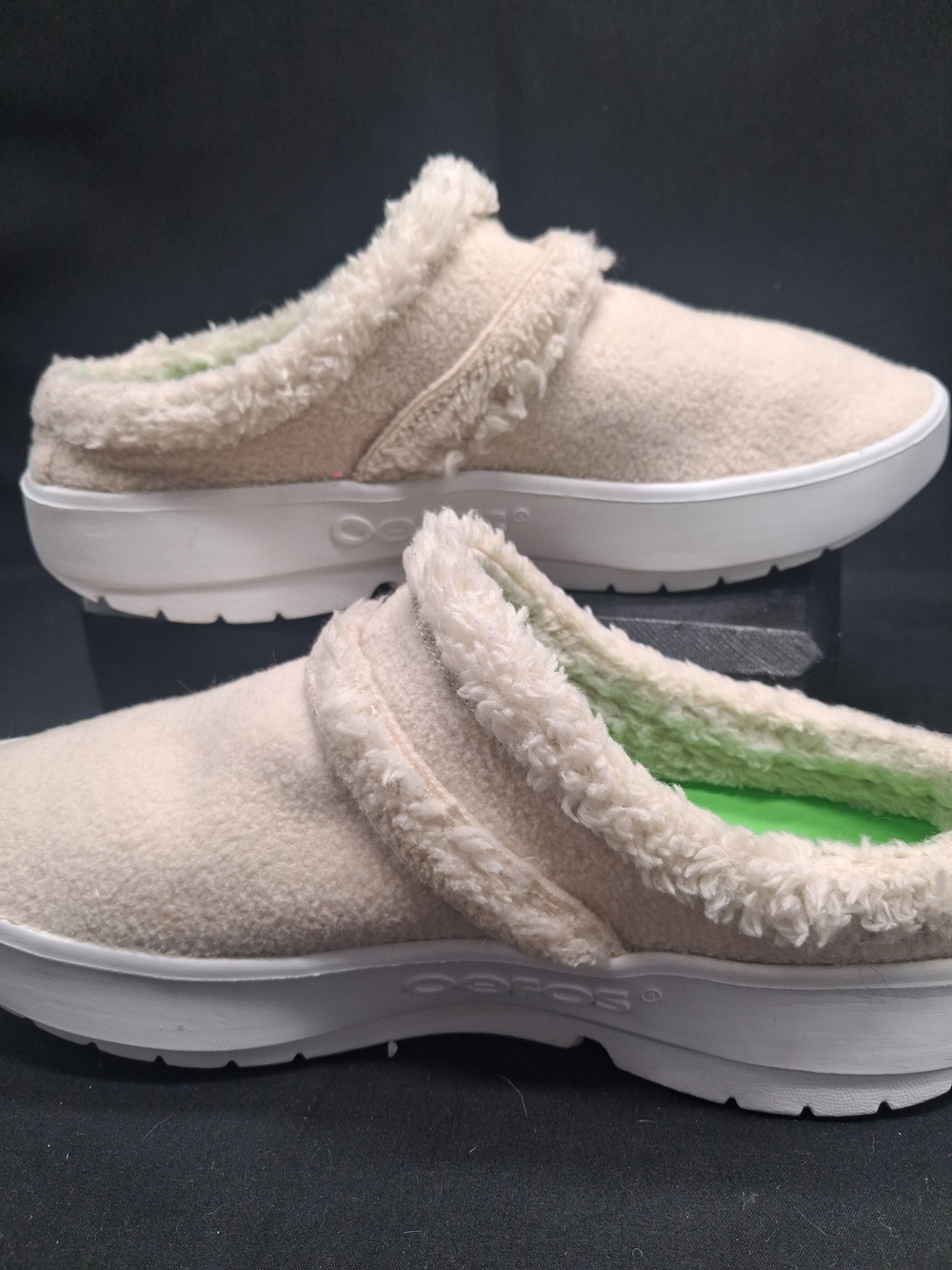OOFOS Women's Slip-On Clog in Cream with Green Insole